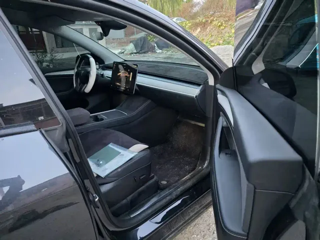 Tesla Model Y — Фото автомобиля 4