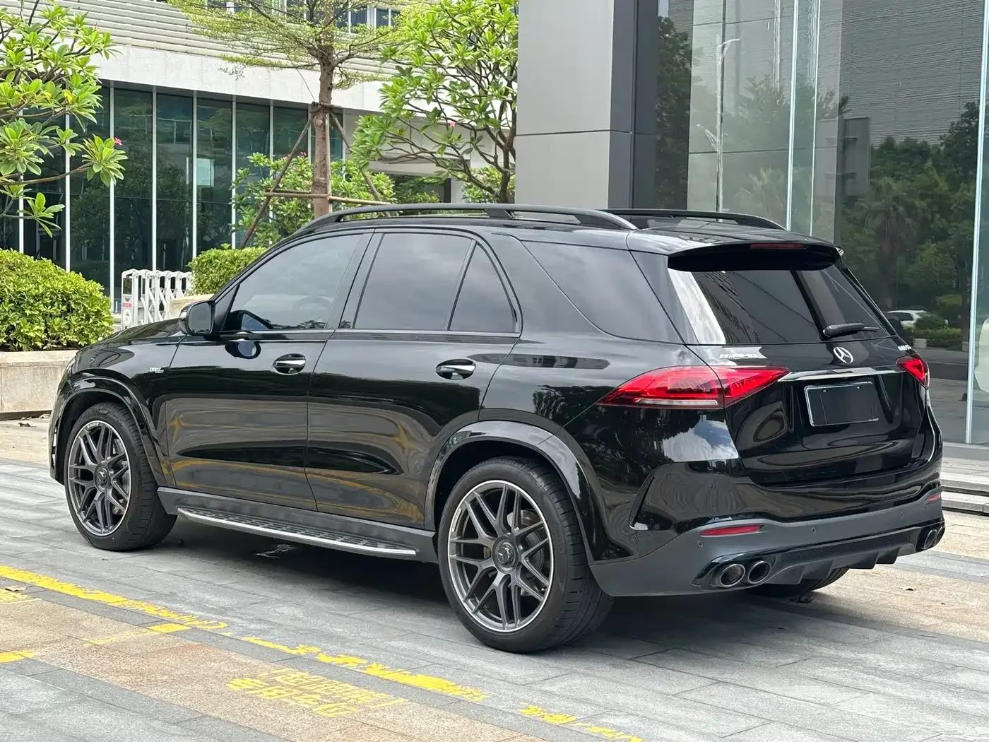 Mercedes-Benz Mercedes-Benz GLE AMG 2023 AMG GLE 53 4MATIC+ 55th Anniversary Edition — Фото автомобиля 4