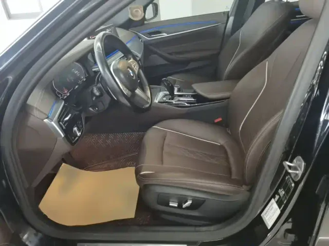 BMW 5 Series — Фото автомобиля 14