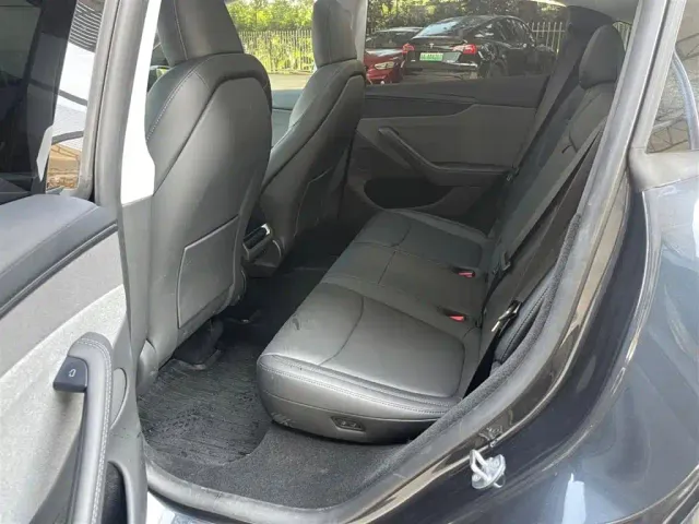 Tesla Model Y — Фото автомобиля 5