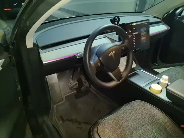 Tesla Model Y — Фото автомобиля 5