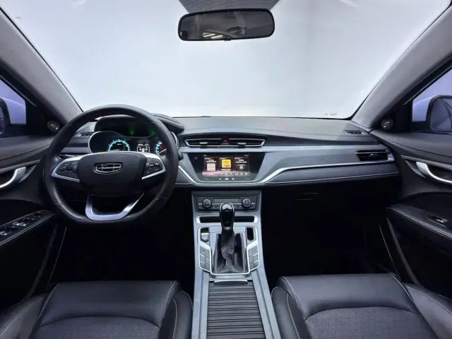 Geely Emgrand — Фото автомобиля 11