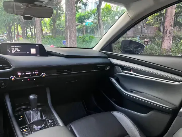 Mazda Mazda3 Axela 2022 2.0L Automatic Elegance Edition — Фото автомобиля 11
