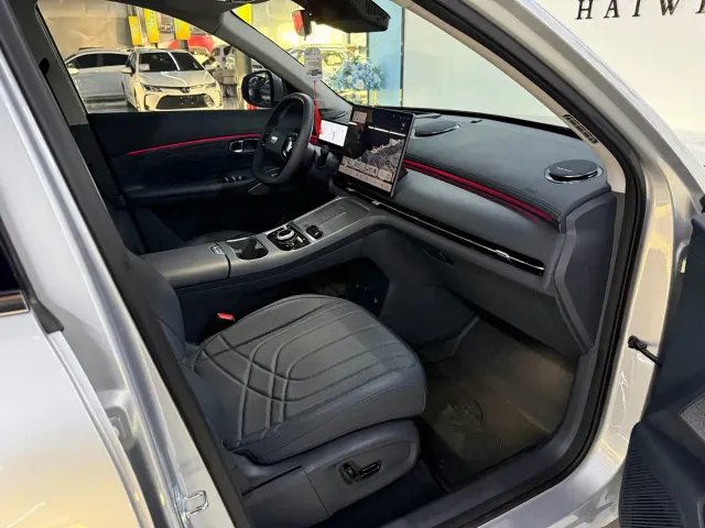 Geely Galaxy Starship 7 EM-i — Фото автомобиля 4
