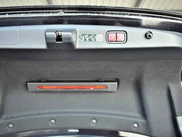 Mercedes-Benz E-Class — Фото автомобиля 15