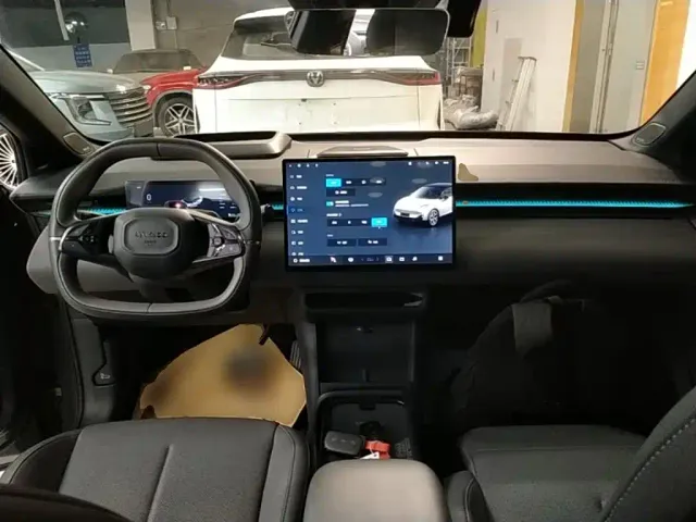 Lynk & Co Z20 — Фото автомобиля 9