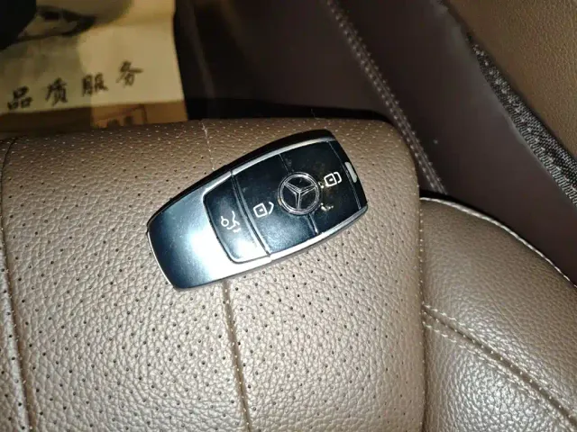 Mercedes-Benz E-Class — Фото автомобиля 8