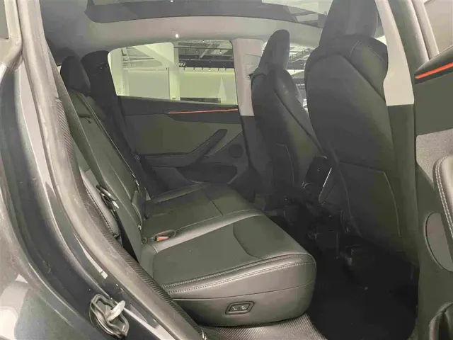Tesla Model Y — Фото автомобиля 18