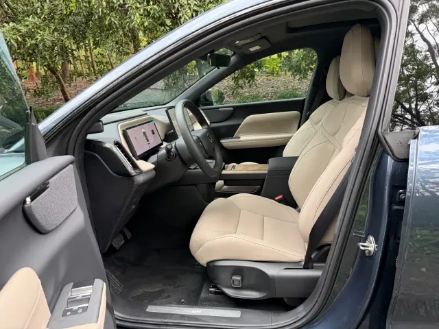 Volvo XC70 Plug-in Hybrid — Фото автомобиля 4