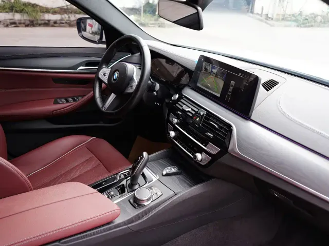 BMW 5 Series — Фото автомобиля 11