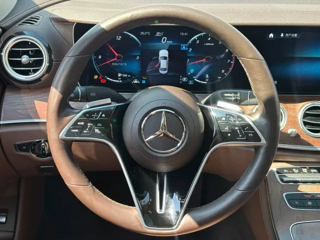Mercedes-Benz E-Class — Фото автомобиля 15