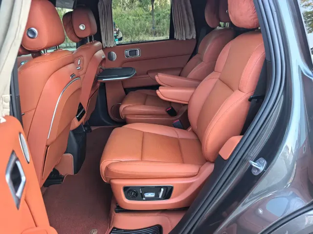 Li Auto L8 — Фото автомобиля 10