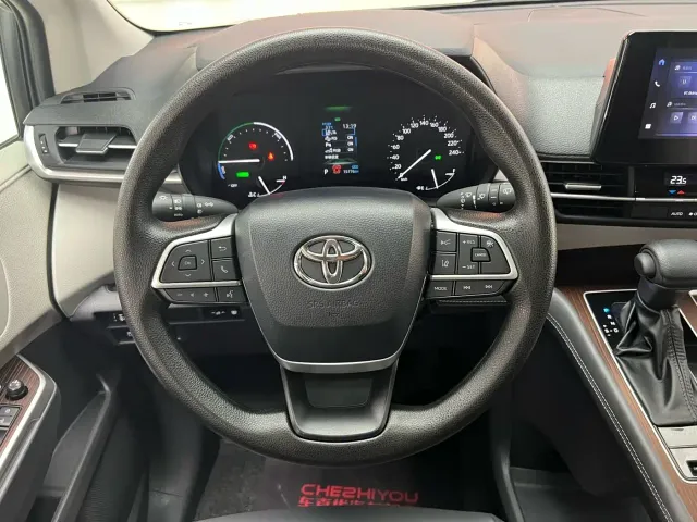 Toyota Sienna — Фото автомобиля 14