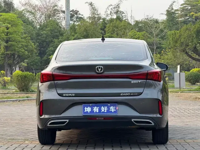 Changan Eado — Фото автомобиля 5