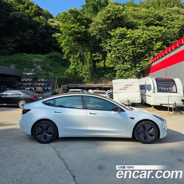 Tesla Model 3 — Фото автомобиля 6