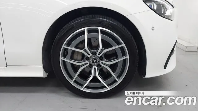 Mercedes-Benz E-Class — Фото автомобиля 5