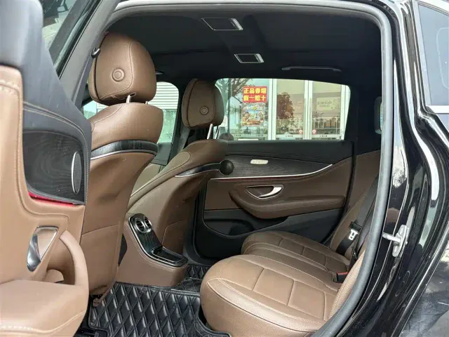 Mercedes-Benz E-Class — Фото автомобиля 7