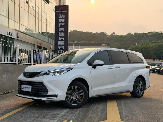 Фотография автомобиля — Toyota Sienna