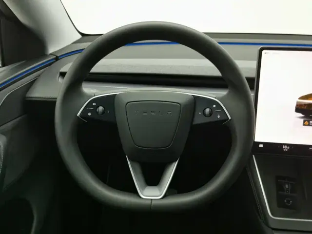 Tesla Model Y — Фото автомобиля 11