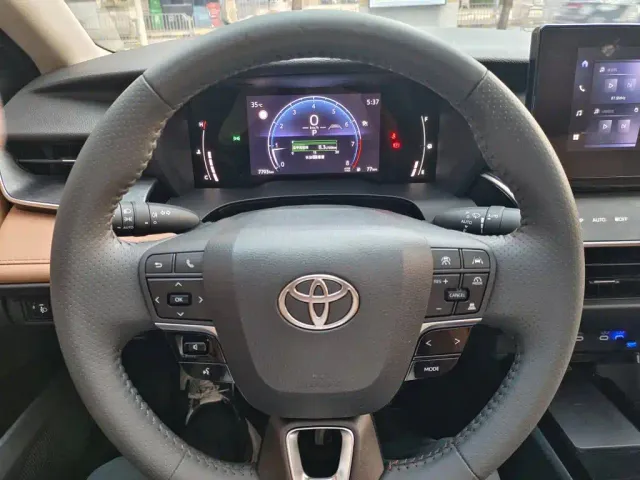 Toyota Camry — Фото автомобиля 8