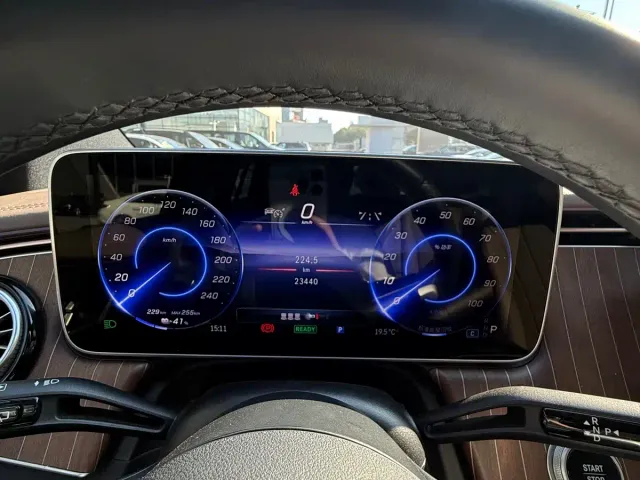 Mercedes-Benz EQE SUV — Фото автомобиля 9