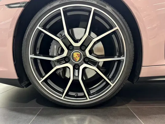 Porsche Taycan — Фото автомобиля 6