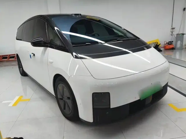 Li Auto MEGA — Фото автомобиля 21