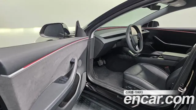 Tesla Model 3 — Фото автомобиля 14