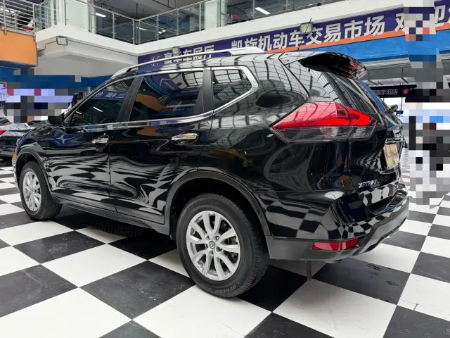 Nissan X-Trail — Фото автомобиля 4