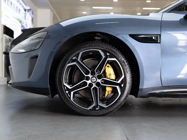 Xiaomi SU7 — Фото автомобиля 9