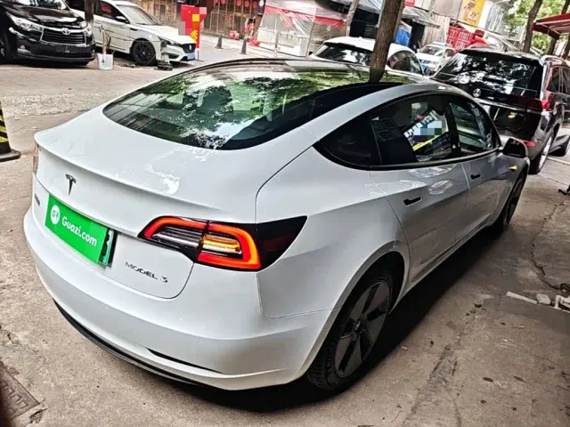 Tesla Model 3 — Фото автомобиля 6