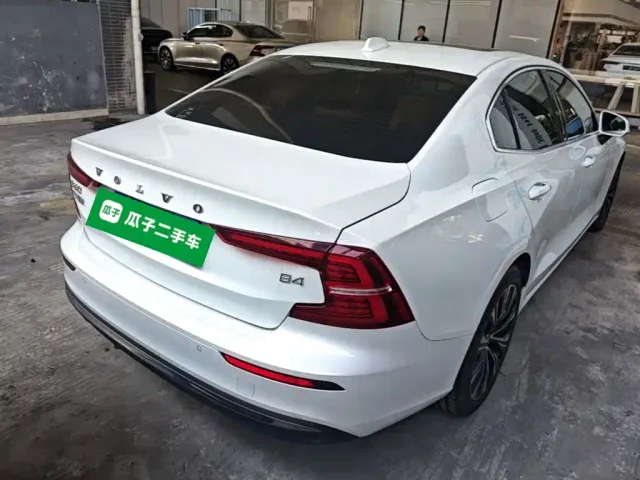 Volvo S60 — Фото автомобиля 6