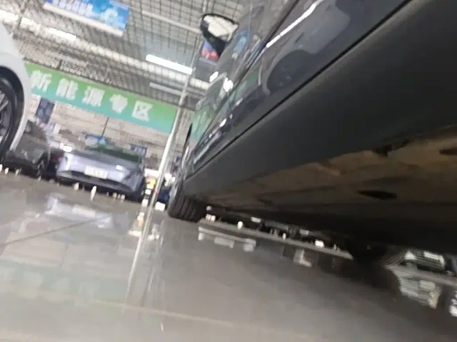 BYD Qin L — Фото автомобиля 20