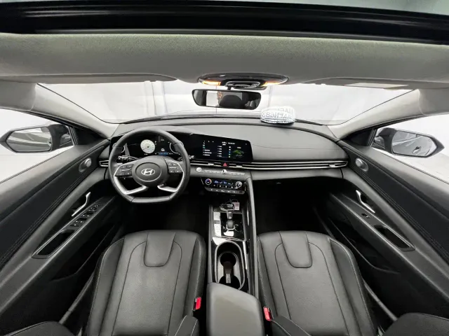 Hyundai Elantra — Фото автомобиля 8