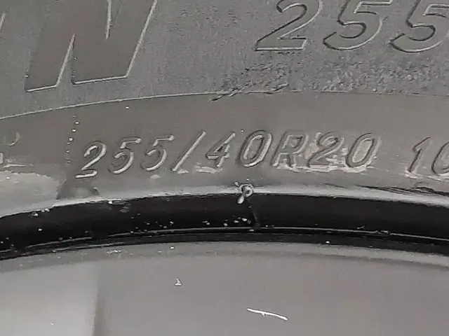 Tesla Model Y — Фото автомобиля 24