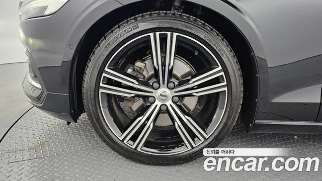 Вольво S60 S60 третьего поколения B5 Inscription — Фото автомобиля 4