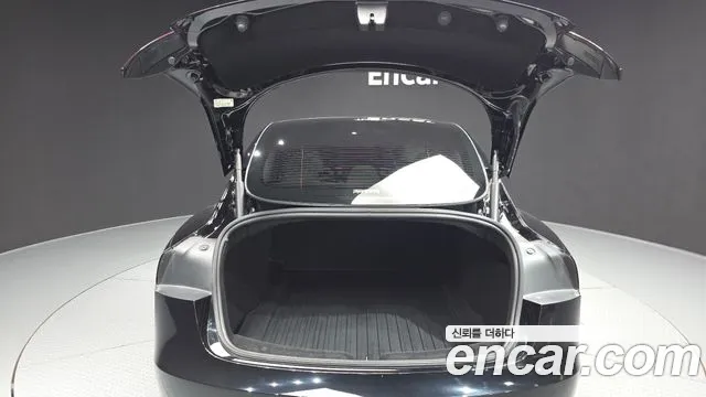 Tesla Model 3 — Фото автомобиля 26