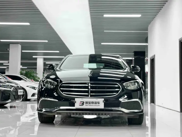 Mercedes-Benz E-Class — Фото автомобиля 2