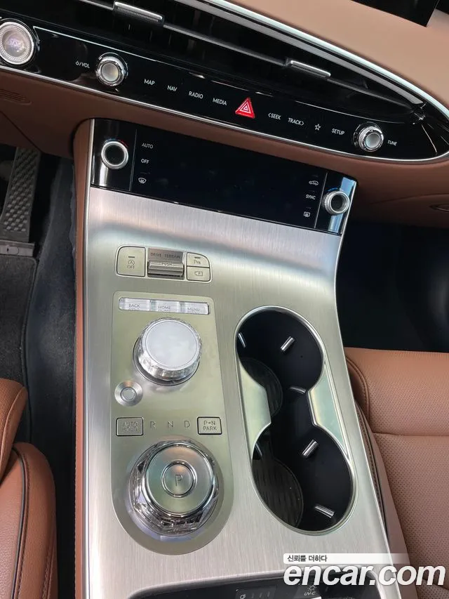 Genesis GV70 — Фото автомобиля 9