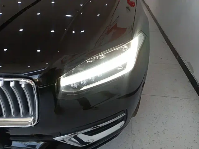 Volvo XC90 — Фото автомобиля 23