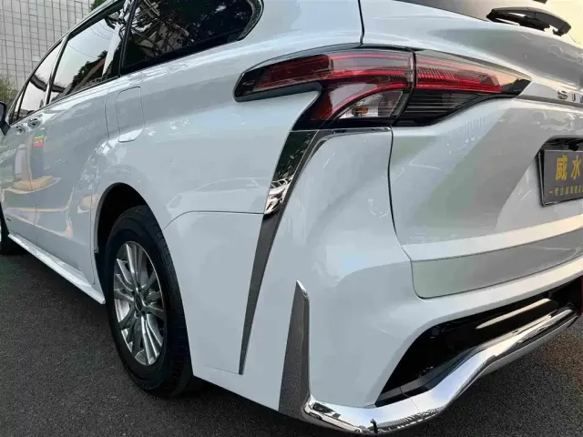 Toyota Sienna — Фото автомобиля 25