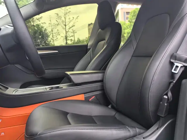 Tesla Model Y — Фото автомобиля 7