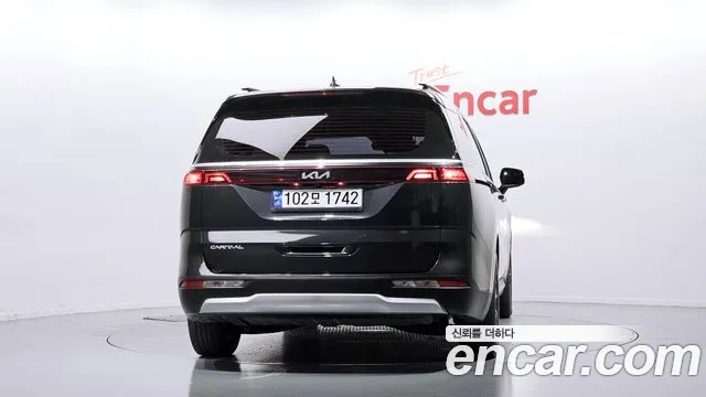 Kia Carnival Generation 4 — Фото автомобиля 4