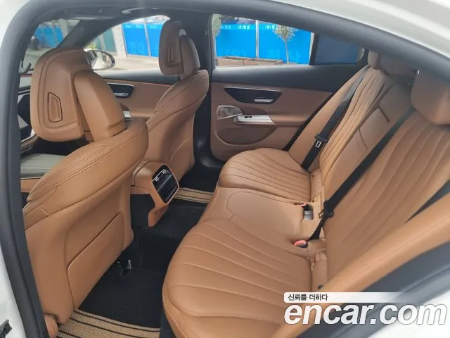 Mercedes-Benz E-Class — Фото автомобиля 10