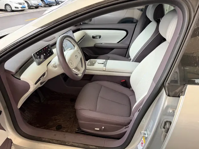 Changan Qiyuan A06 — Фото автомобиля 4