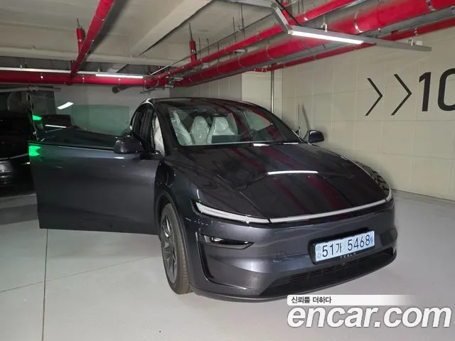 Tesla Model Y — Фото автомобиля 11