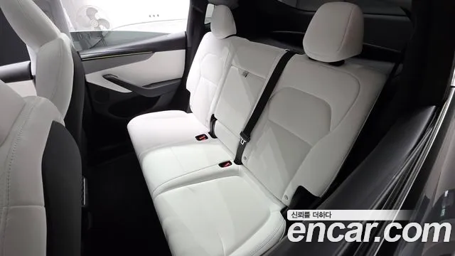Tesla Model Y — Фото автомобиля 25