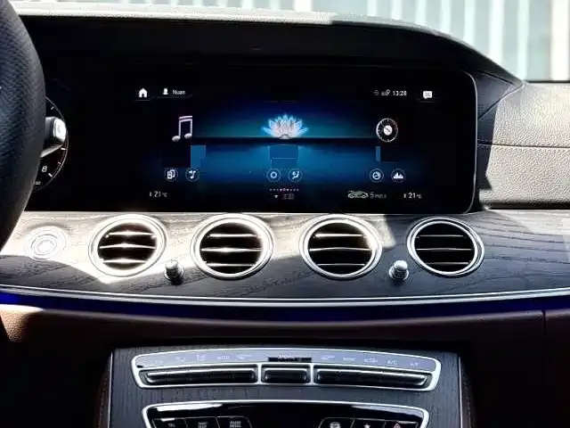 Mercedes-Benz E-Class — Фото автомобиля 8