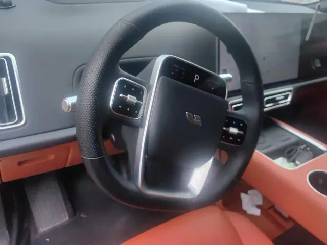 Li Auto L8 — Фото автомобиля 15