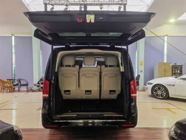 Mercedes-Benz V-Class — Фото автомобиля 16